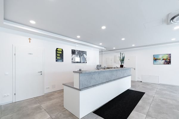 Löwen-Immobilien-Gewerbeobjekt-Büroräume-Gemeinsch
