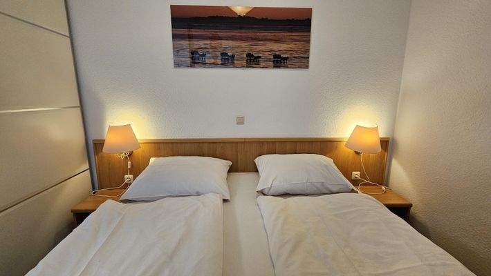 Doppelbett im Schlafbereich