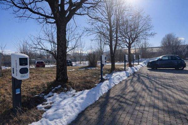 E-Tankstellen vor dem Haus