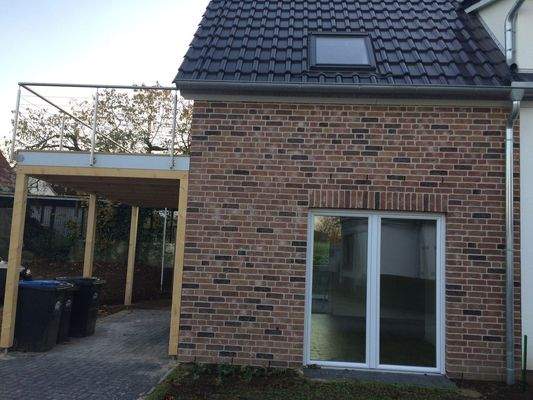 Carport direkt am Haus