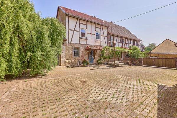 13 Romantischer Innenhof.jpg