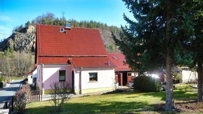 Wohnhaus mit Blick zum Pinsenberg