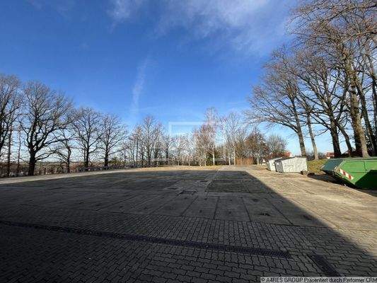 Freifläche (große Halle)