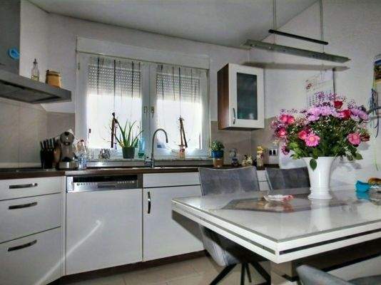 Küche mit Einbauküche (optional)