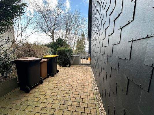 Terrasse 3 & Weg zum Garten