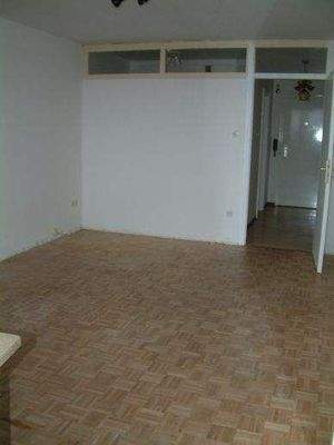 Blick vom Fenster ins Zimmer