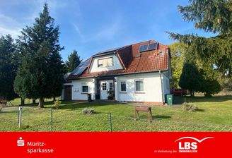 Gebäudeansicht von der Straße