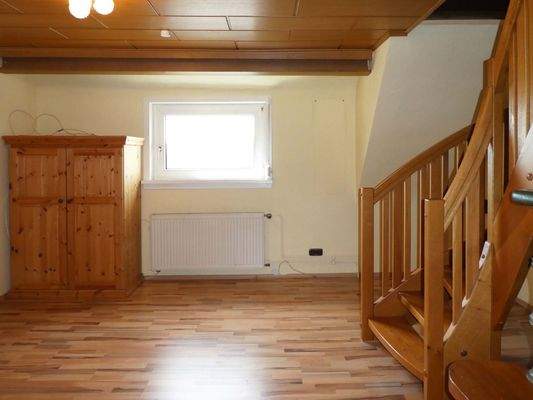 Schlafzimmer 2, mit Treppenaufgang zum Spitzboden