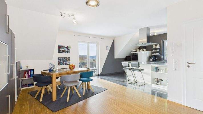 Küche mit Essbereich