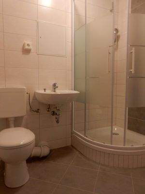 Bad mit Dusche (Beispiel)