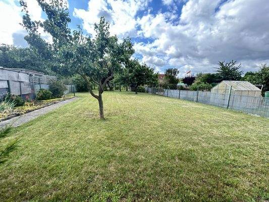 Grünes hintergelagertes Grundstück