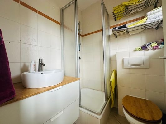 Gäste-WC mit Dusche