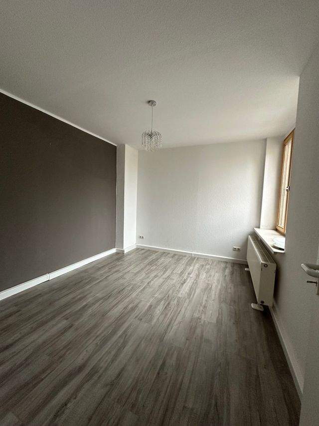 Schöne geräumige 2 Raum Etagenwohnung in Zwickau Zentrum ab sofort zu vermieten - Photo 4