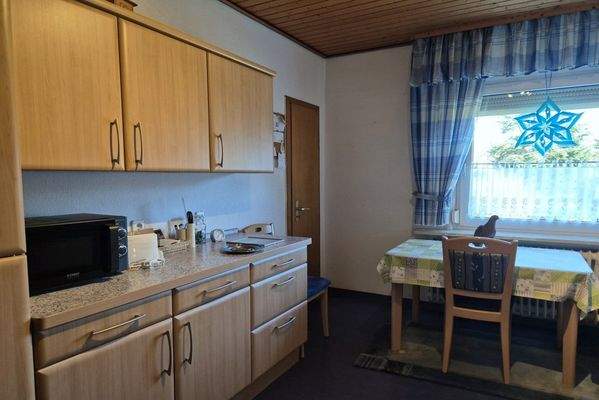 Küche mit Speisekammer