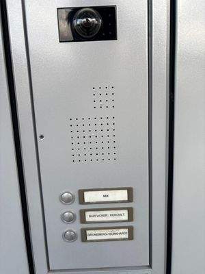 Videoüberwachter sicherer Einlass.jpg