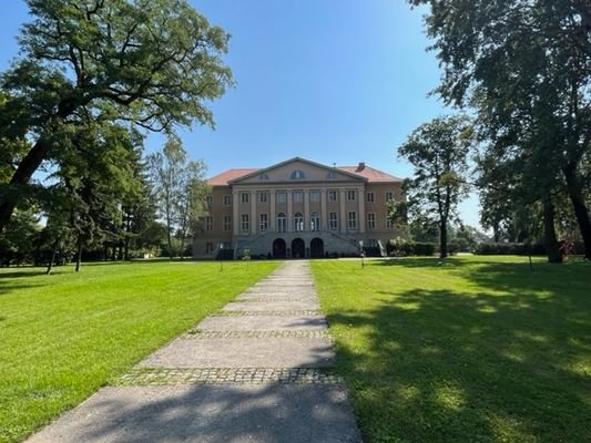 Grünanlage vor dem Schloss