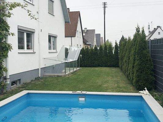 Garten mit Pool