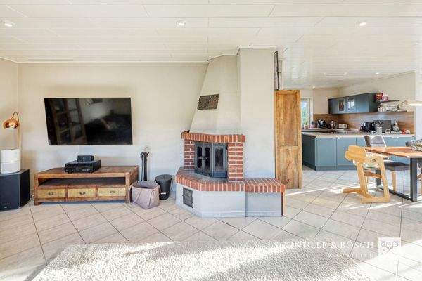 Ein großes Wohnzimmer