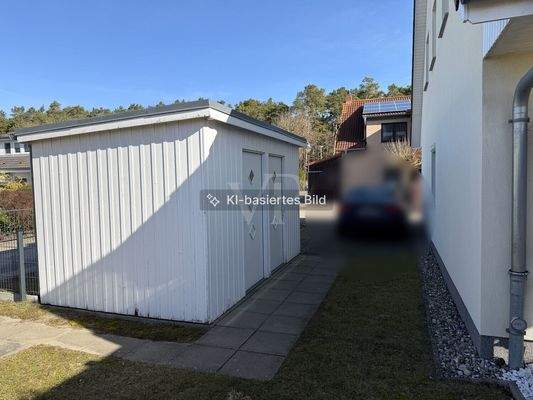 Abstellschuppen u. Parkplatz