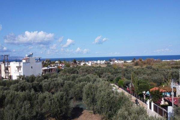 Kreta, Maleme: Grundstück zu verkaufen - nur 5 Minuten zum Sandstrand