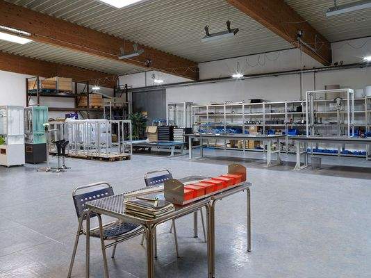 Fertigungshalle m. Schwingboden