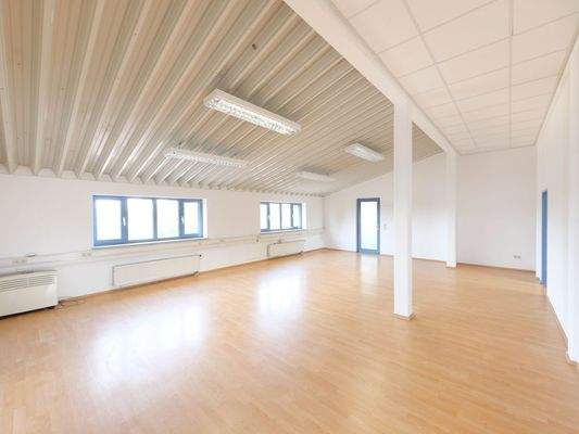 großer Eingangsbereich rechts