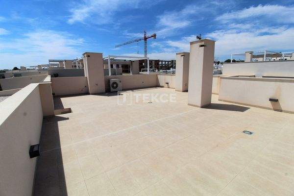 Apartments with Golf Course Views in Pilar de la Horadada