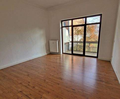 großzügiges Wohnzimmer