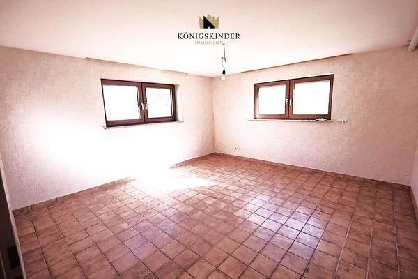 mit einem Wohnraum...