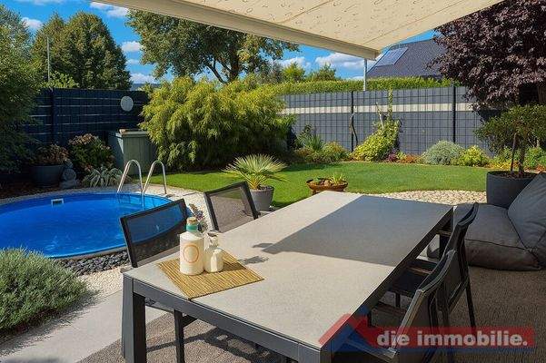 Impressionen aus dem Sommer: grüne Gartenidylle