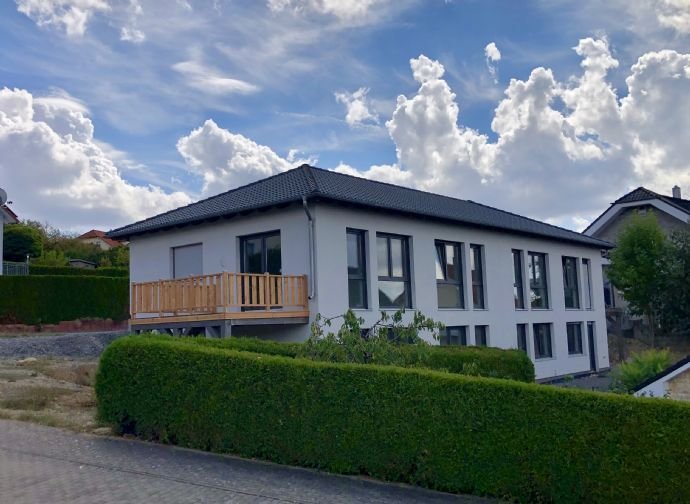 Neugebaute Doppelhaushälfte in Buchen - Provisionsfrei - Große Räume - Grundstück - Terrasse - Balkon - Stellplätze