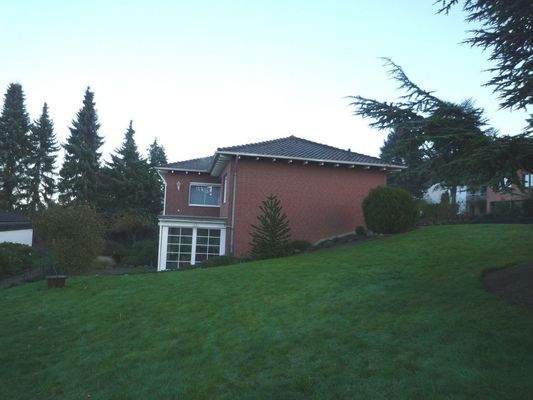 Seitenansicht mit Garten