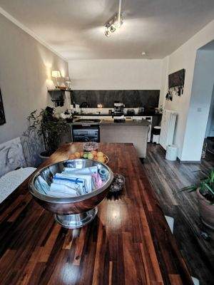 Zweiter Raum vorne, mit EBK