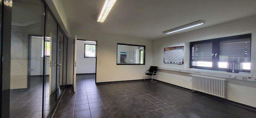 VORDERES ARBEITSZIMMMER - BÜRORAUM 1