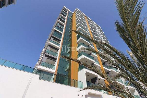 Apartments in a Complex with Swimming Pools in Mersin