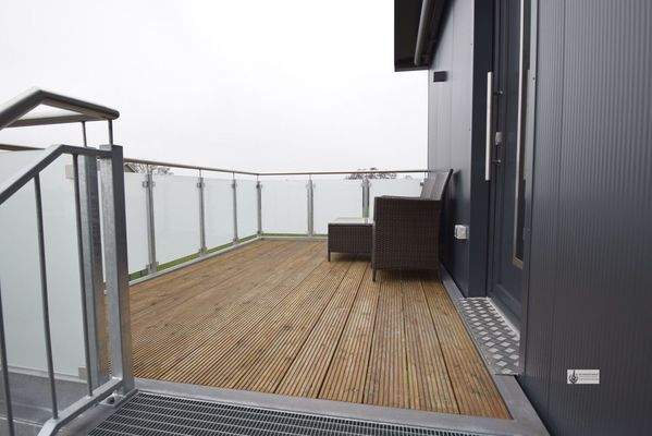 Balkon vor der Eingangstür