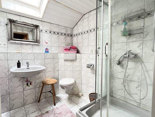 Duschbad im Dachgeschoss