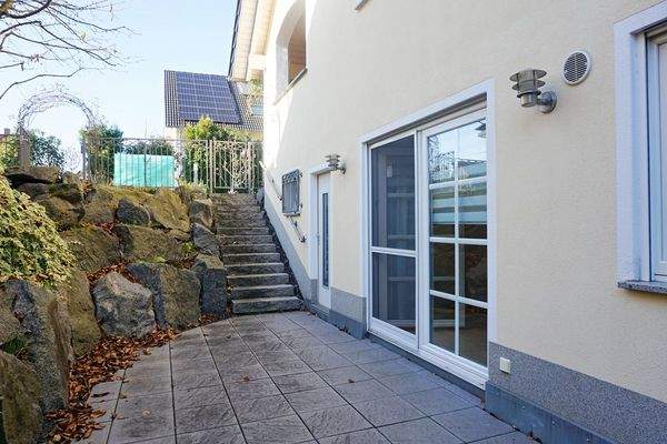 ... weitere Ansicht Terrasse ...