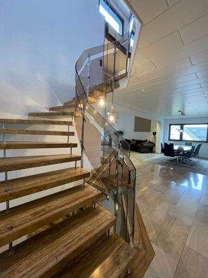 Treppe zum Obergeschoß