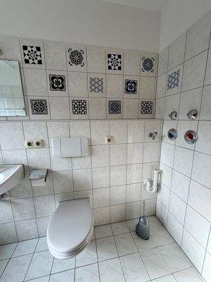 Badezimmer mit Waschmaschinenanschluss