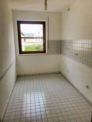 Küche mit Fenster (ohne Einbauküche)