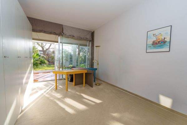 Arbeitszimmer mit Terrassenzugang