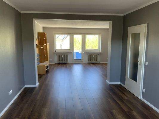 Wohnzimmer mit Balkon 1