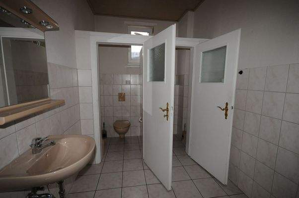 11 WC-Anlage Haus A.JPG