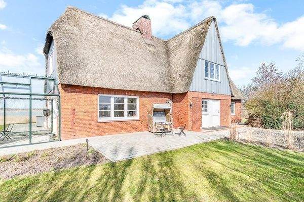 Südwestansicht mit Terrasse