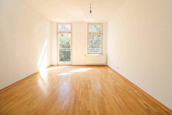 Wohnzimmer mit Balkon