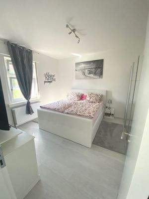 Schlafzimmer (EG Vorderhaus)