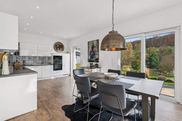 Küche mit Terrassenblick