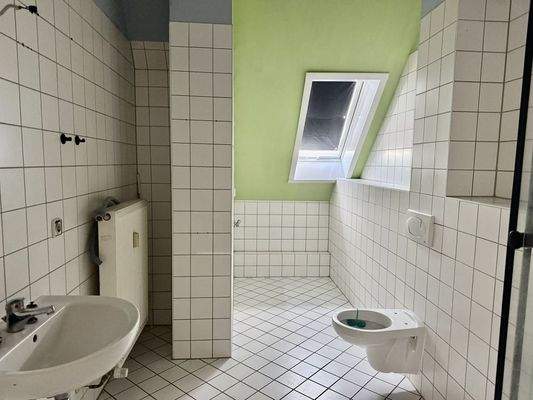 Dachgeschosswohnung Bad