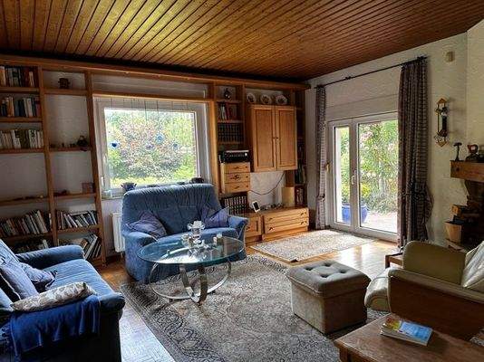 weiteres Wohnzimmer mit Kamin